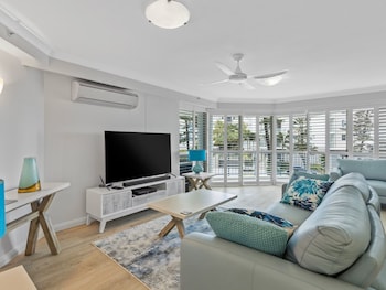 Superior Apartment, 2 Bedrooms, Partial Ocean View
