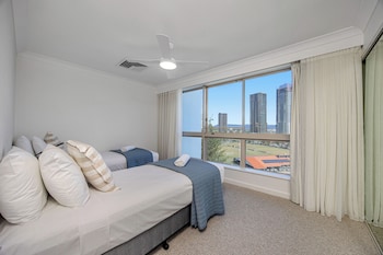 3 Bedrooms Sub Penthouse Apartment with Ocean View