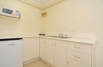 Studio Suite (Hibiscus)