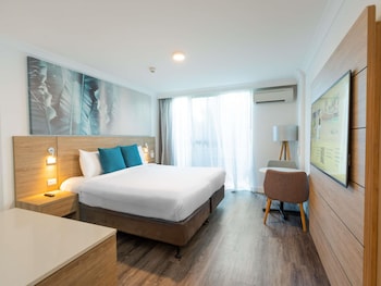 Deluxe Room 1 King Bed, Accessible Room