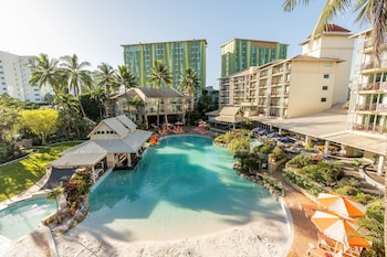 Deluxe Room, 1 King Bed, Pool View