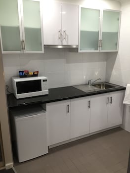 Deluxe Queen Non Smoking Kitchenette