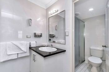 Standard Queen Non Smoking Kitchenette