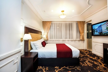 Luxury Suite, 1 Queen Bed, Bathtub