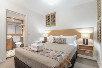 Classic Apartment, 1 Queen Bed, Kitchen, Courtyard Area