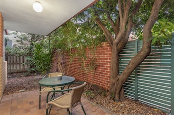 Classic Apartment, 1 Queen Bed, Kitchen, Courtyard Area