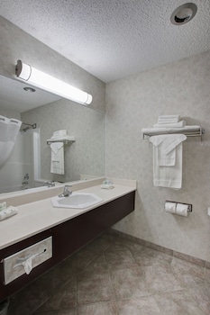 Basic Room, 2 Queen Beds, Non Smoking