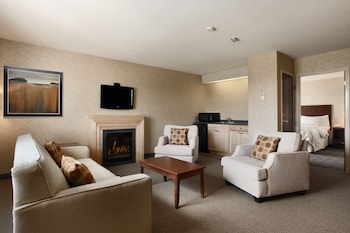 Suite, 1 King Bed, Non Smoking, Kitchenette
