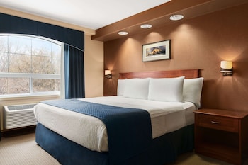 Studio Suite, 1 King Bed, Non Smoking, Balcony