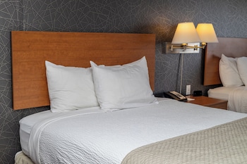 Standard Room, 2 Queen Beds (Only Pet Friendly Room)