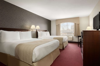 Deluxe Room, 2 Queen Beds, Non Smoking (First Floor)