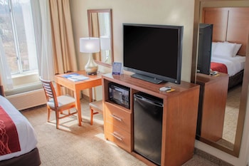 Room, 2 Queen Beds, Accessible, Non Smoking