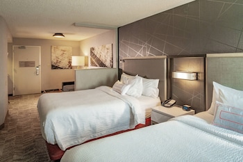 Suite, Multiple Beds (Hearing Accessible)