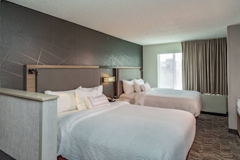 Suite, Multiple Beds (Hearing Accessible)