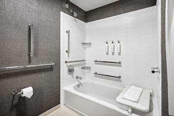 Suite, 1 King Bed with Sofa bed (Mobility/Hearing Accessible, Tub)