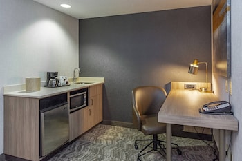 Suite, Multiple Beds (Hearing Accessible)