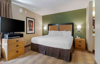 Deluxe Studio, 1 King Bed with Sofa bed, Non Smoking