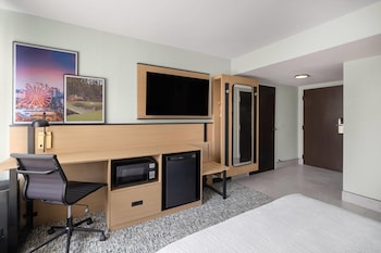 Room, 1 Queen Bed, Hearing Accessible, Non Smoking