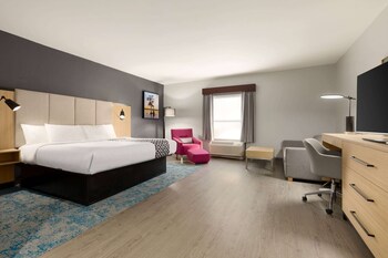 Suite, 1 King Bed, Non Smoking