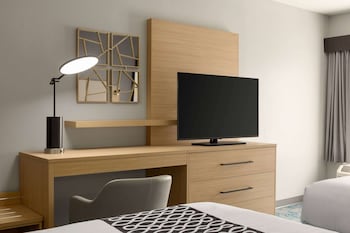 Room, 1 King Bed, Accessible, Non Smoking (Hearing)