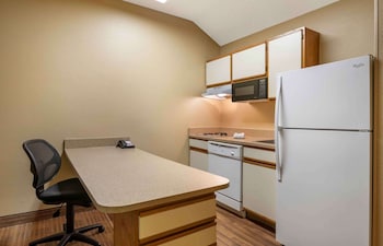 Suite, 1 Queen Bed with Sofa bed, Non Smoking