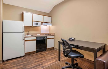 Deluxe Studio, 1 Queen Bed with Sofa bed, Non Smoking