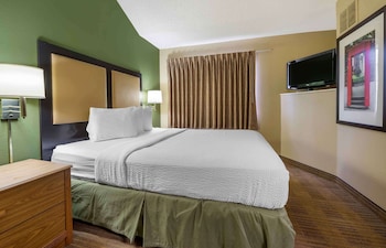 Suite, 1 Queen Bed with Sofa bed, Non Smoking