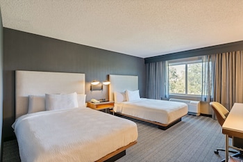 Room, 2 Queen Beds, Accessible (Mobility Tub)