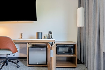 Room, 2 Queen Beds, Accessible (Mobility Tub)