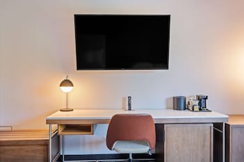 Room, 2 Queen Beds, Accessible (Mobility Rollin Shower)