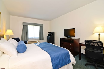 Standard Room, 1 King Bed, Non Smoking, Refrigerator & Microwave
