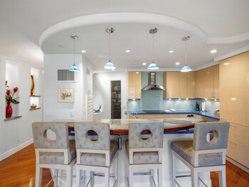 Condo, 2 Bedrooms (162)