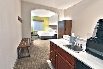Standard Room, 1 King Bed, Jetted Tub