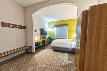 Standard Room, 1 King Bed, Jetted Tub