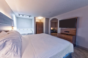 Suite, 1 King Bed with Sofa bed, Jetted Tub