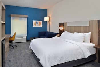 Suite, 1 King Bed, Jetted Tub
