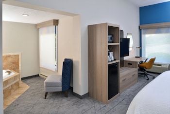 Suite, 1 King Bed, Jetted Tub
