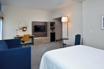 Standard Room, 1 Queen Bed, Accessible (Roll-In Shower)