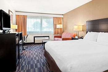 Standard Room, 1 King Bed, Non Smoking, Refrigerator & Microwave
