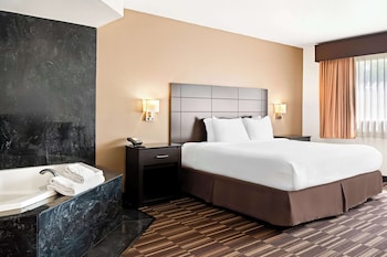 Suite, 1 King Bed, Non Smoking, Jetted Tub