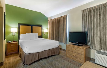 Deluxe Studio, 1 Queen Bed, Non Smoking