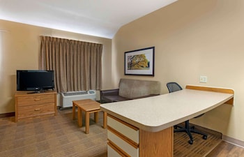 Deluxe Studio, 1 Queen Bed, Non Smoking