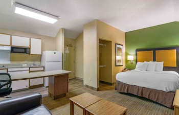 Deluxe Studio, 1 Queen Bed, Non Smoking