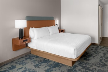 1 King Bed, HEARING Accessible, Non Smoking