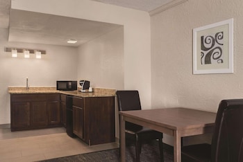Suite, 2 Queen Beds, Non Smoking