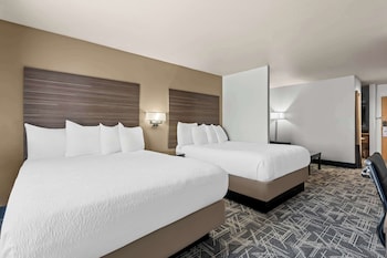 Suite, 2 Queen Beds, Non Smoking (Larger Room)