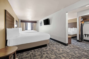 Family Suite, Multiple Beds, Non Smoking, Refrigerator & Microwave