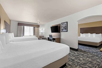 Executive Suite, Multiple Beds, Non Smoking (Larger Room)