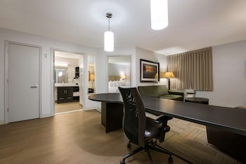 Suite, 1 Queen Bed with Sofa bed (One Bedroom)