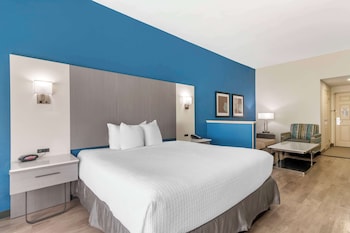 Suite, 1 King Bed, Non Smoking, Refrigerator & Microwave